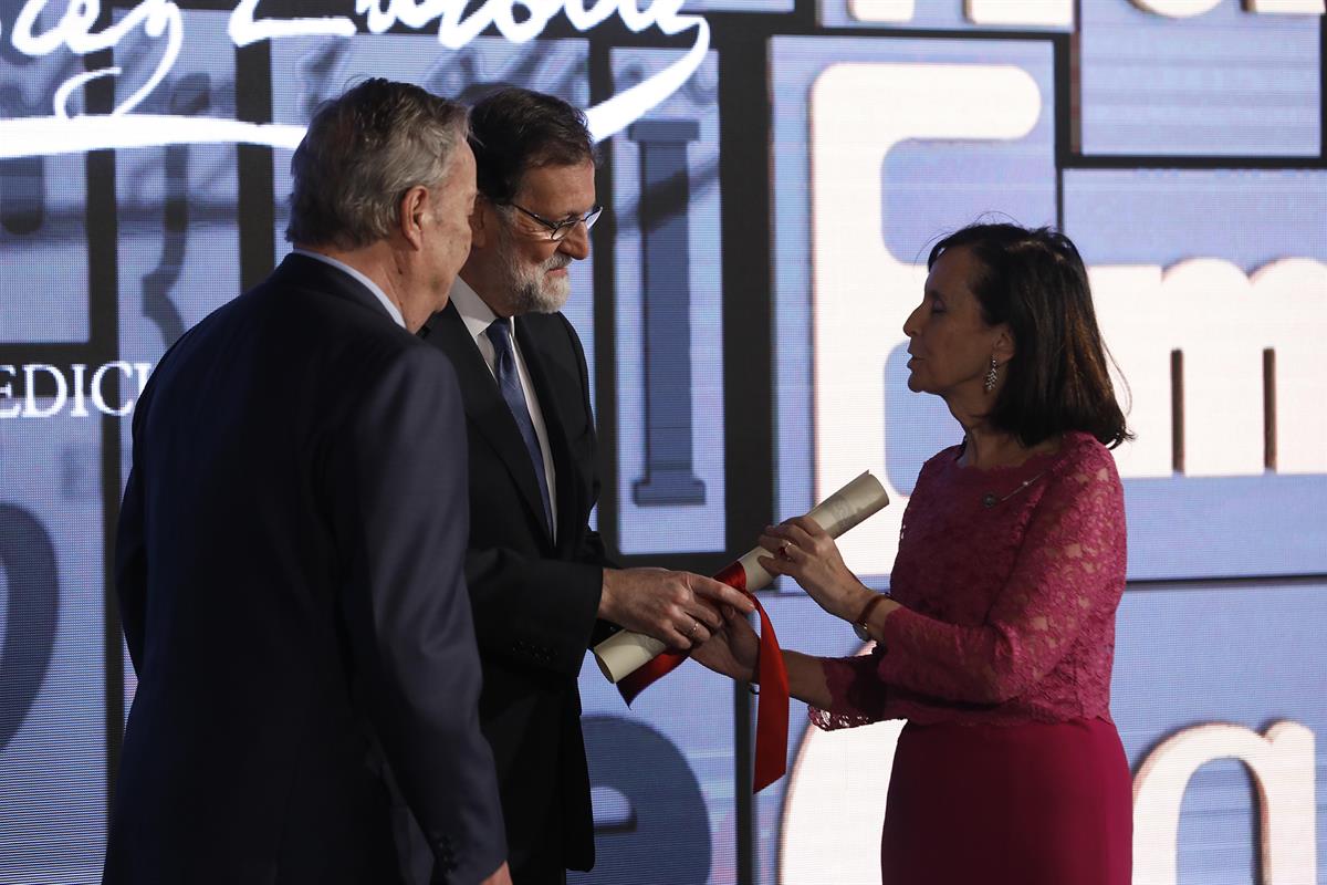 23/11/2017. Rajoy entrega el premio Fernández-Latorre. El presidente del Gobierno, Mariano Rajoy, entrega a la jurista y expresidenta del Tr...