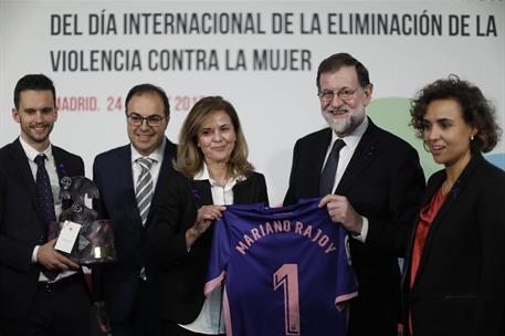 24/11/2017. Rajoy en el Día de la Eliminación de la Violencia contra la Mujer. El presidente del Gobierno, Mariano Rajoy, junto a la ministr...