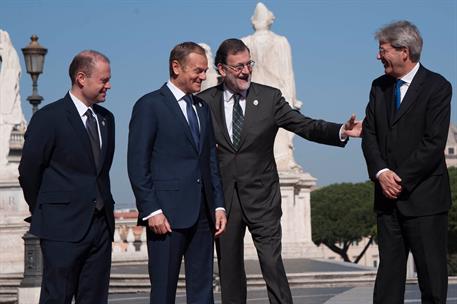 25/03/2017. Rajoy asiste al 60 aniversario de la UE. El presidente del Gobierno español, Mariano Rajoy, junto al primer ministro italiano, P...