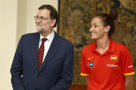 26/06/2017. Rajoy recibe a la selección femenina de baloncesto. El presidente del Gobierno, Mariano Rajoy, junto a la capitana de la selecci...
