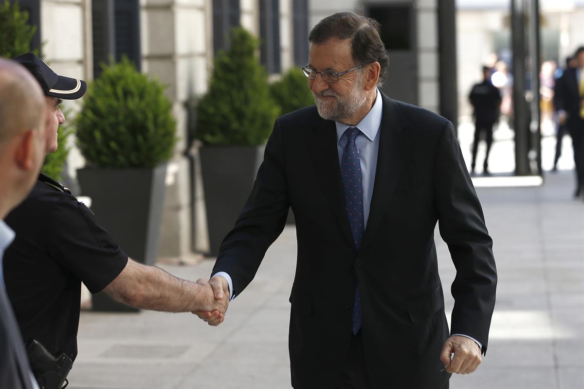 27/06/2017. Rajoy asiste al homenaje a víctimas del terrorismo. El presidente del Gobierno, Mariano Rajoy, a su llegada al Congreso de los D...