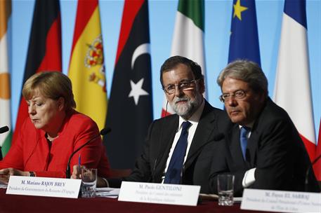 28/08/2017. Rajoy asiste a la Cumbre del G-4 de París. El presidente del Gobierno, Mariano Rajoy, la canciller alemana, Angela Merkel y el p...