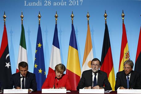 28/08/2017. Rajoy asiste a la Cumbre del G-4 de París. El presidente de la República Francesa, Emmanuel Macron, la canciller de la República...