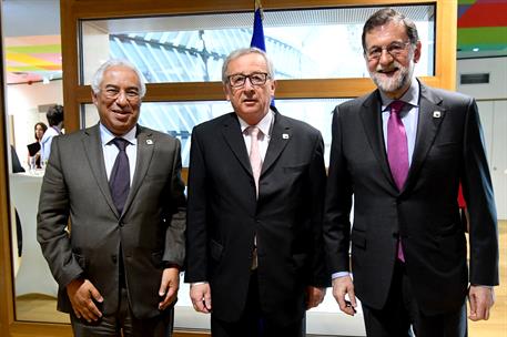 29/04/2017. Rajoy asiste al Consejo Europeo extraordinario. El presidente del Gobierno, Mariano Rajoy, junto con el primer ministro de Portu...