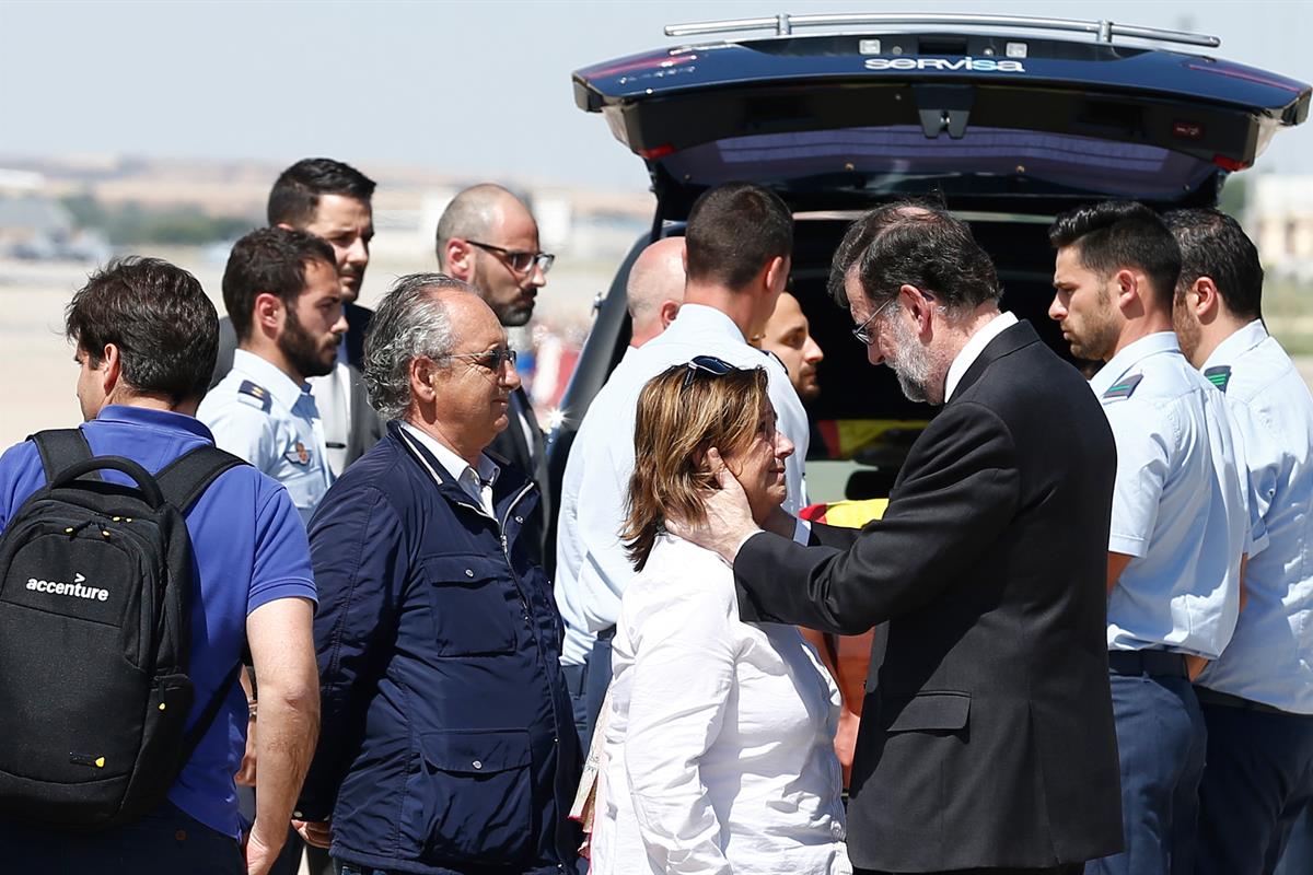 10/06/2017. Rajoy recibe los restos mortales de Ignacio Echeverría. El presidente del Gobierno, Mariano Rajoy, da el pésame a la familia de ...