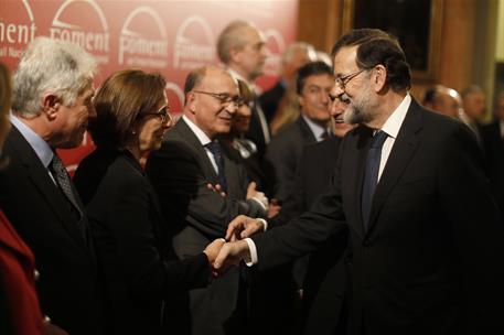 22/11/2017. Rajoy asiste a los Premios Ferrer Salat. El presidente del Gobierno, Mariano Rajoy, saluda a su llegada a la sede de Foment del ...