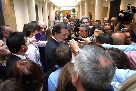 23/05/2017. Rajoy asiste a la sesión de control al Gobierno en el Senado.. El presidente del Gobierno, Mariano Rajoy, atiende a los medios d...