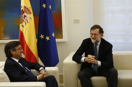 1/02/2018. Rajoy recibe al presidente del Banco Interamericano de Desarrollo. El presidente del Gobierno, Mariano Rajoy, conversa con el pre...