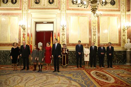 6/12/2018. Conmemoración del 40 Aniversario de la Constitución Española. La familia real posa a su llegada al Congreso de los Diputados, don...