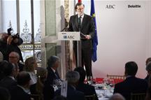 El presidente del Gobierno, Mariano Rajoy, en el almuerzo-coloquio del Foro ABC (Foto: Pool Moncloa)