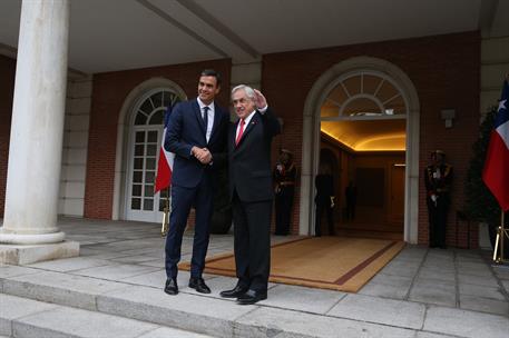 9/10/2018. Pedro Sánchez recibe al presidente de Chile. El presidente del Gobierno, Pedro Sánchez, saluda al presidente de la República de C...