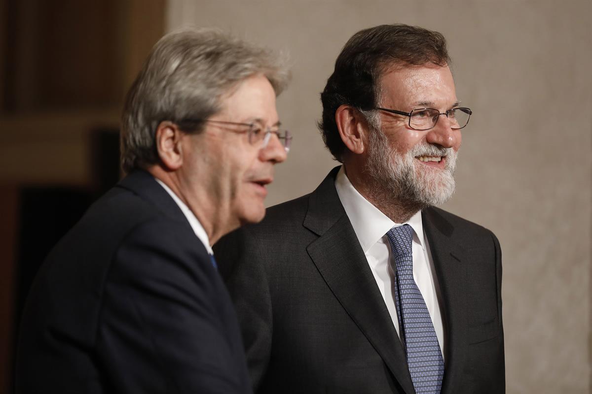 10/01/2018. Rajoy asiste a la cumbre de los países del Sur de la UE. El presidente del Gobierno, Mariano Rajoy, posa junto al presidente del...