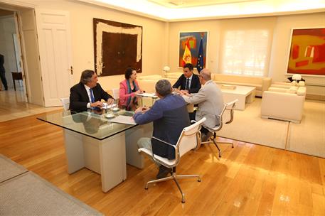 10/07/2018. Sánchez se reúne con los agentes sociales. El presidente del Gobierno, Pedro Sánchez, acompañado por la ministra de Trabajo, Mig...