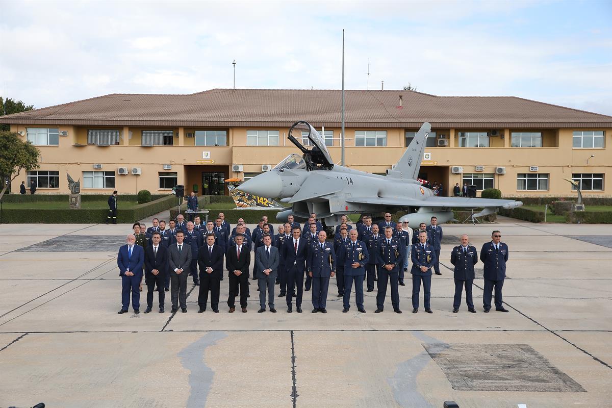 10/10/2018. Pedro Sánchez visita la Base Aérea de Los Llanos. El presidente del Gobierno, Pedro Sánchez, junto a las autoridades civiles y m...