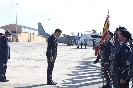 10/10/2018. Pedro Sánchez visita la Base Aérea de Los Llanos. El presidente del Gobierno, Pedro Sánchez, pasa revista a las tropas durante s...