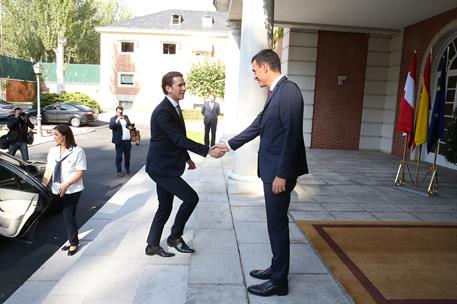 12/09/2018. Sánchez recibe al primer ministro de Austria. El presidente del Gobierno, Pedro Sánchez, saluda al primer ministro de Austria, S...