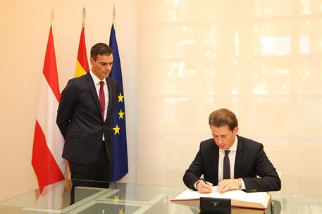 12/09/2018. Sánchez recibe al primer ministro de Austria. El primer ministro de Austria, Sebastian Kurz, junto al presidente del Gobierno, P...