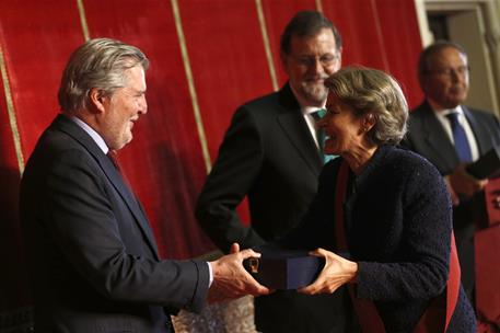 14/05/2018. Rajoy entrega condecoraciones de Alfonso X el Sabio. El presidente del Gobierno, Mariano Rajoy, entrega a la política Irina Boko...
