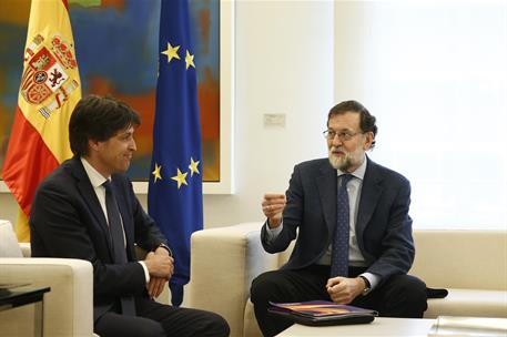 15/02/2018. Rajoy recibe a dirigentes de Societat Civil Catalana. El presidente del Gobierno, Mariano Rajoy, junto al presidente de Societat...