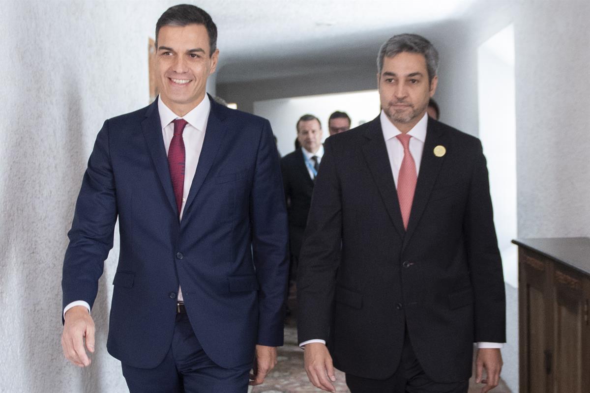 15/11/2018. XXVI Cumbre Iberoamericana. El presidente del Gobierno, Pedro Sánchez, junto al presidente de Paraguay, Mario Abdo Benítez.
