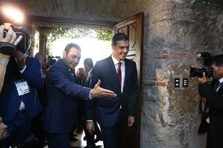 15/11/2018. XXVI Cumbre Iberoamericana. El presidente del Gobierno, Pedro Sánchez, junto al presidente de Guatemala, Jimmy Morales.