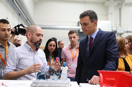 16/10/2018. Sánchez visita el Centro de Innovación de Formación Profesional. El presidente del Gobierno, Pedro Sánchez, durante su visita al...