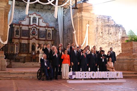 16/11/2018. Primera jornada de trabajo. Foto de familia de los mandatarios asistentes a la XXVI Cumbre Iberoamericana.