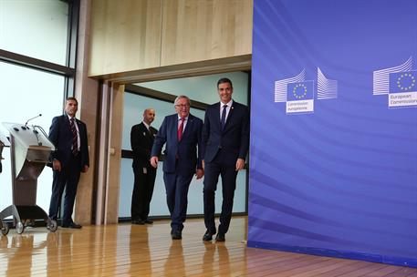 17/10/2018. Sánchez se reúne con el presidente de la Comisión Europea. El presidente del Gobierno, Pedro Sánchez, junto al presidente de la ...