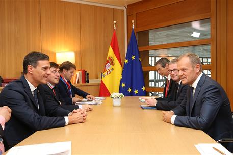 17/10/2018. Sánchez se reúne con el presidente del Consejo Europeo, Donald Tusk. El presidente del Gobierno, Pedro Sánchez, y el presidente ...