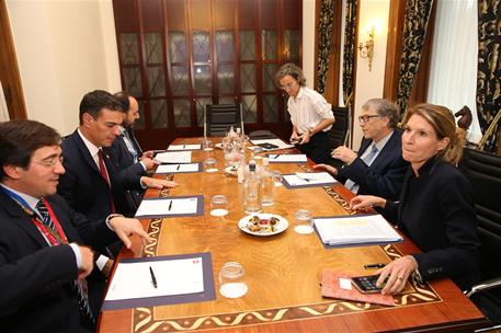 18/10/2018. Pedro Sánchez se reúne con Bill Gates. El presidente del Gobierno, Pedro Sánchez, durante la reunión que ha mantenido con Bill y...
