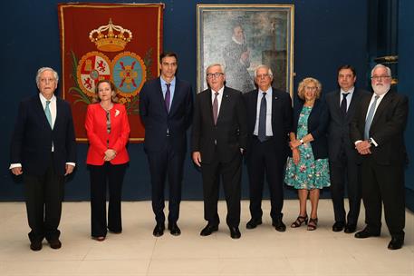 19/07/2018. Sánchez presenta a Juncker en la Fundación Carlos de Amberes. El presidente del Gobierno, Pedro Sánchez, junto al presidente de ...