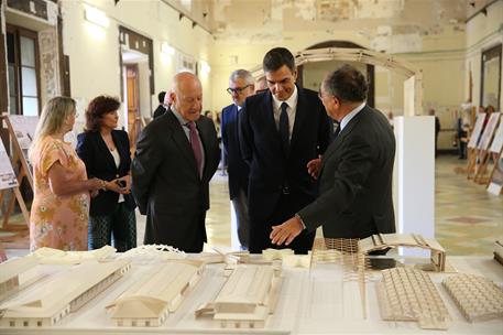 19/09/2018. Pedro Sánchez visita las obras de ampliación del Museo del Prado. El presidente del Gobierno, Pedro Sánchez, junto a los arquite...