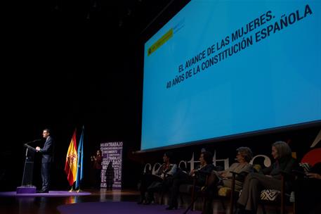 19/12/2018. Sánchez preside el acto 'El avance de las mujeres. 40 años de la Constitución Española'. El presidente Pedro Sánchez interviene ...