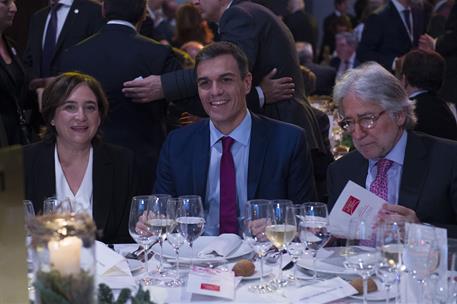 20/12/2018. Entrega de Premios Carlos Ferrer Salat, de Foment del Treball. Pedro Sánchez, junto a Ada Colau y Josep Sánchez Llibre, durante ...