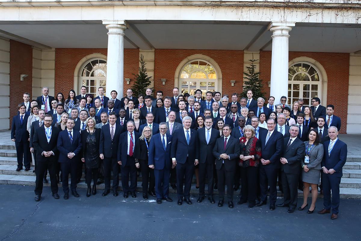 21/02/2018. Rajoy recibe a representantes de la International Democrat Union (IDU). Foto de familia del presidente del Gobierno, Mariano Raj...