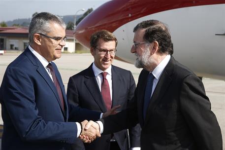 21/05/2018. Viaje de Rajoy a Vigo. El presidente del Gobierno, Mariano Rajoy, saluda al delegado del Gobierno en Galicia, Santiago Villanuev...