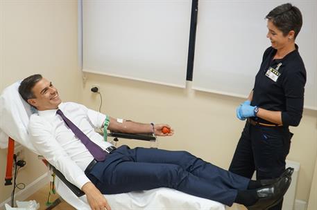 22/10/2018. Pedro Sánchez dona sangre en La Moncloa. El presidente del Gobierno, Pedro Sánchez, ha participado en La Moncloa en la campaña d...