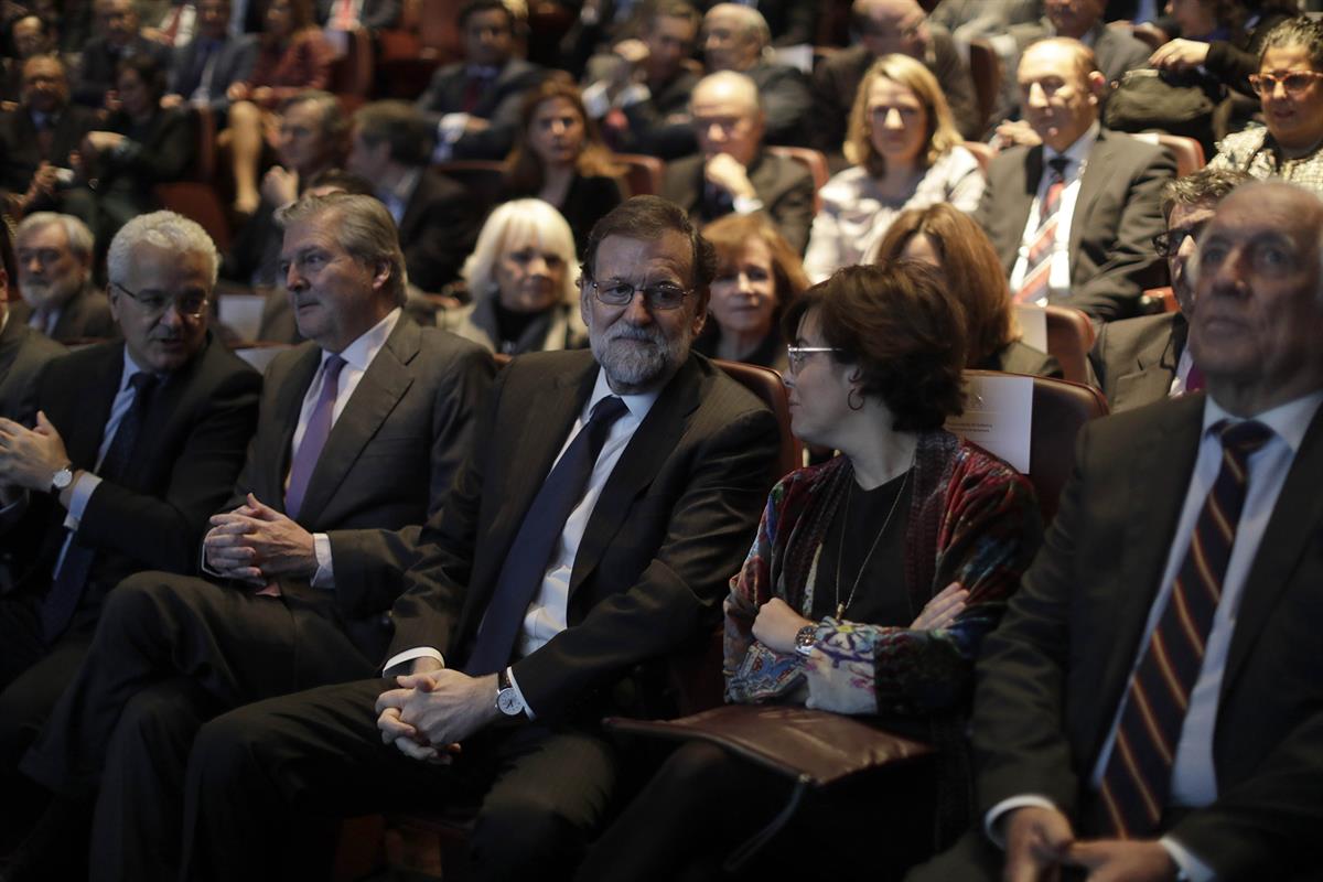 24/01/2018. Rajoy asiste a la presentacion del proyecto "El español, lengua global". El presidente del Gobierno, Mariano Rajoy, junto a la v...