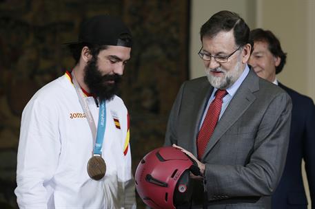 27/02/2018. Rajoy recibe al equipo español que ha participado en los JJOO de Invierno. El presidente del Gobierno, Mariano Rajoy, recibe un ...
