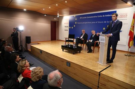 19/07/2018. Sánchez presenta a Juncker en la Fundación Carlos de Amberes. El presidente del Gobierno, Pedro Sánchez, durante su intervención...