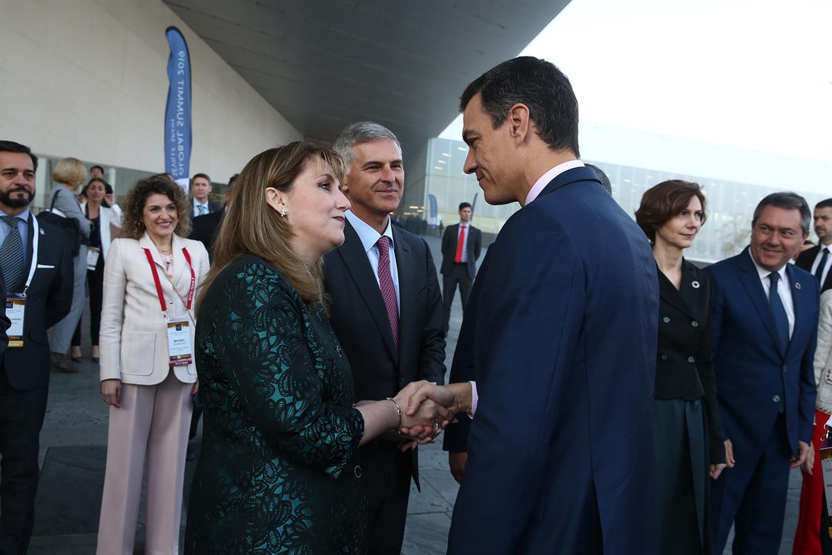 3/04/2019. Sánchez inaugura la Cumbre Mundial del Turismo. El presidente del Gobierno, Pedro Sánchez, saluda a la presidenta y directora gen...