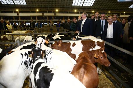 12/03/2019. Pedro Sánchez visita Cantabria. El presidente del Gobierno, Pedro Sánchez, visita el Mercado Nacional de Ganados "Jesús Collado ...
