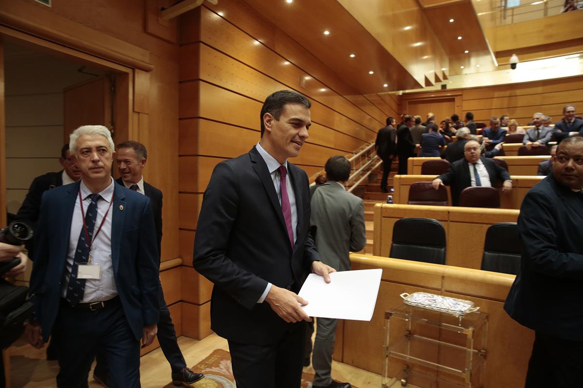 19/02/2019. Pedro Sánchez asiste a la sesión del control en el Senado. El presidente del Gobierno, Pedro Sánchez, entra en el hemiciclo del Senado.