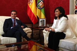 El presidente del Gobierno, Pedro Sánchez, y la presidenta de la Rioja, Concha Andreu, durante su reunión
