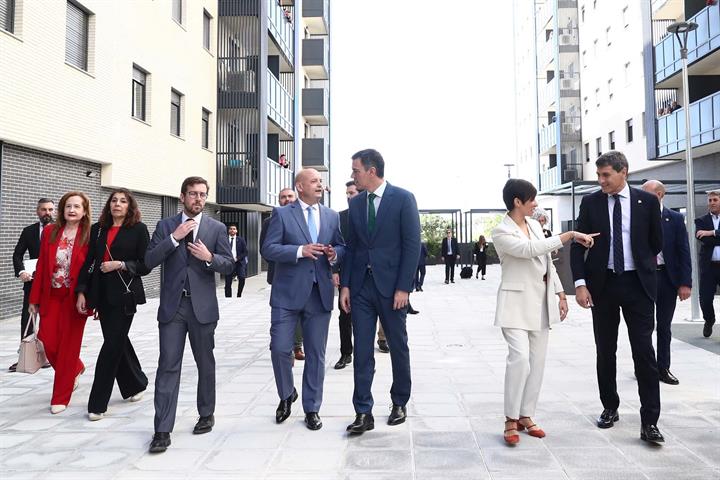 8/04/2024. El presidente del Gobierno visita Sevilla. El presidente del Gobierno, Pedro Sánchez, acompañado por la ministra de Vivienda y Ag...