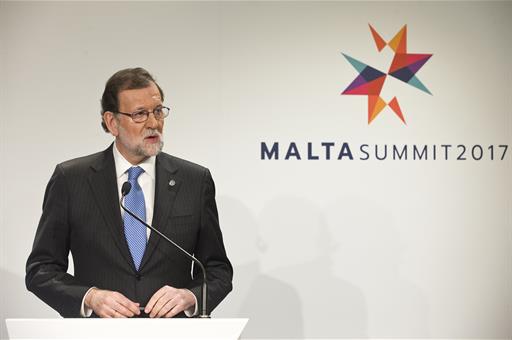Rajoy durante la rueda de prensa posterior a la cumbre de Malta 2017