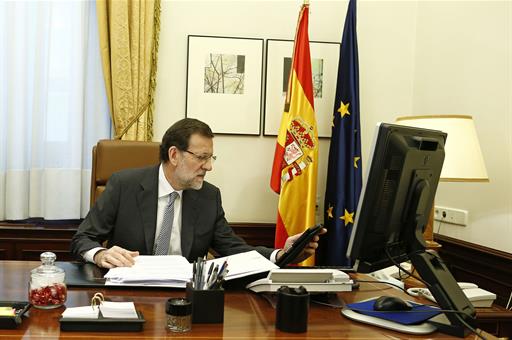 El presidente del Gobierno en funciones, Mariano Rajoy, en su despacho (Foto: Pool Moncloa)