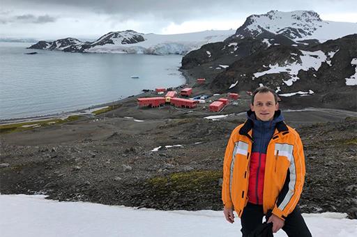 El ministro Pedro Duque en la Base Antártica 