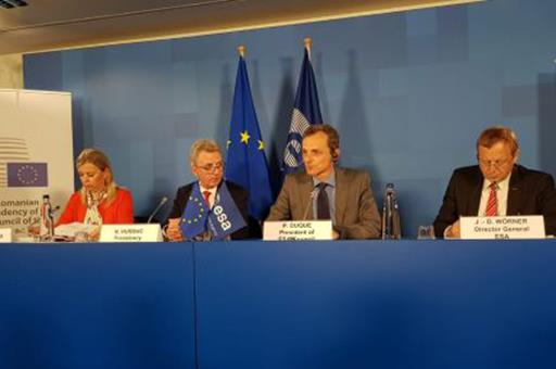 Pedro Duque junto a otros ministros europeos