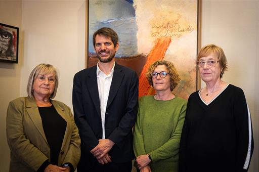 El ministro de Cultura, Ernest Urtasun, con la presidenta del Institut d'Estudis Catalans, Teresa Cabré.